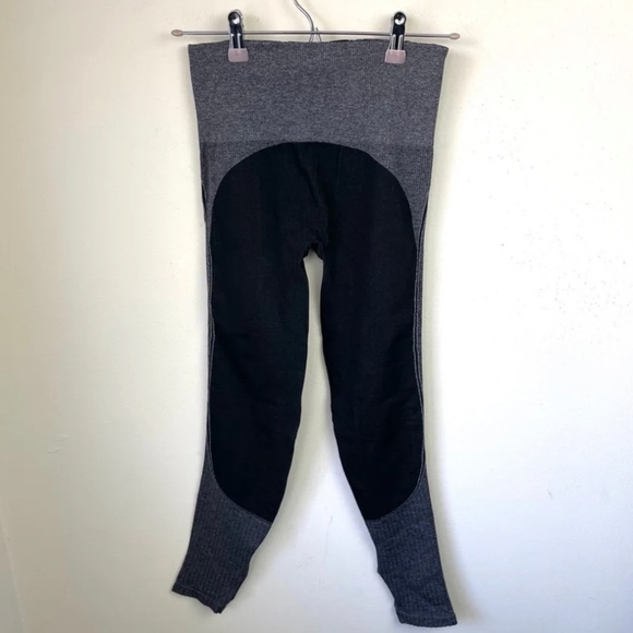Spanx Curved Lines Seamless Leggings - 20065R - Picture 5 of 7